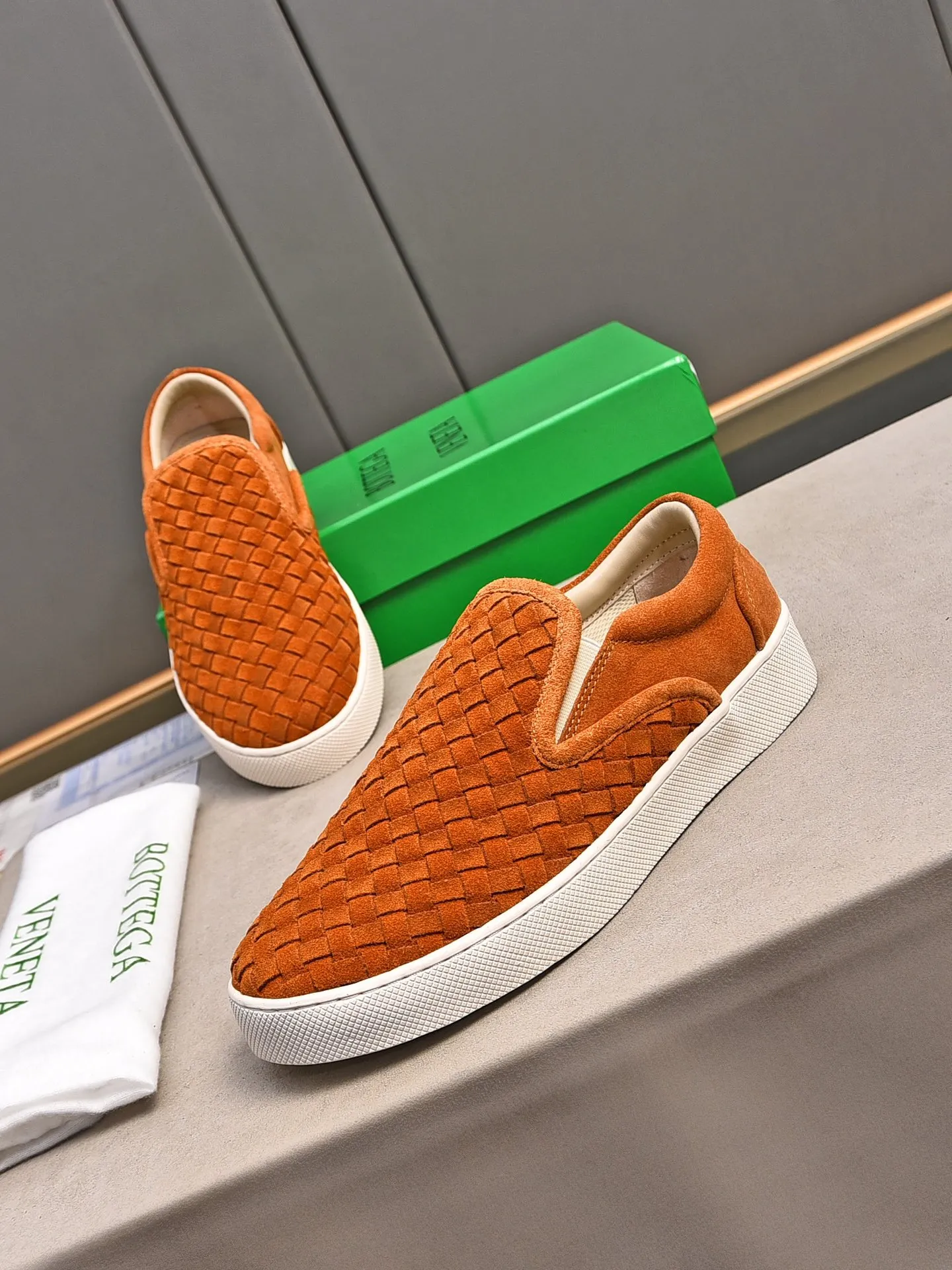 Men's shoes 💰460 [Sleeves series] BOTTEG* VENET* - high-end boutique Size: 38-44 (45 customized) BV new product, first-layer cowhide artificially woven classic style harmoniously blends with contemporary fashion temperament, rubber soles are light and flexible, water-dyed sheepskin pads! [Taobao, Tmall, and live streaming are the first choices]